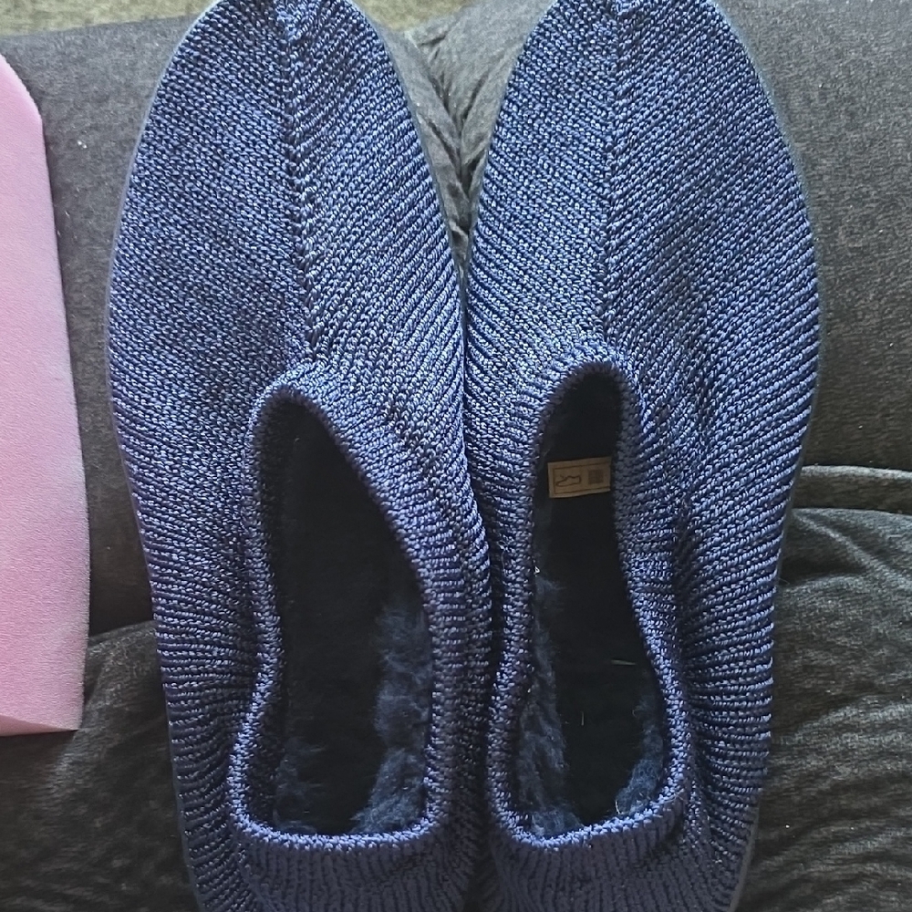 Cozy Blue Knit Slippers - Picture 5 of 5